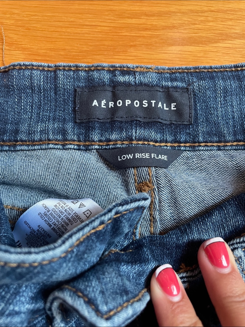 Aeropostale Low Rise Flare Jeans - Picture 2 of 4